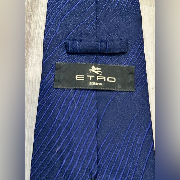 Etro Blue and Deep Purple Men's Tie - Picture 2 of 4